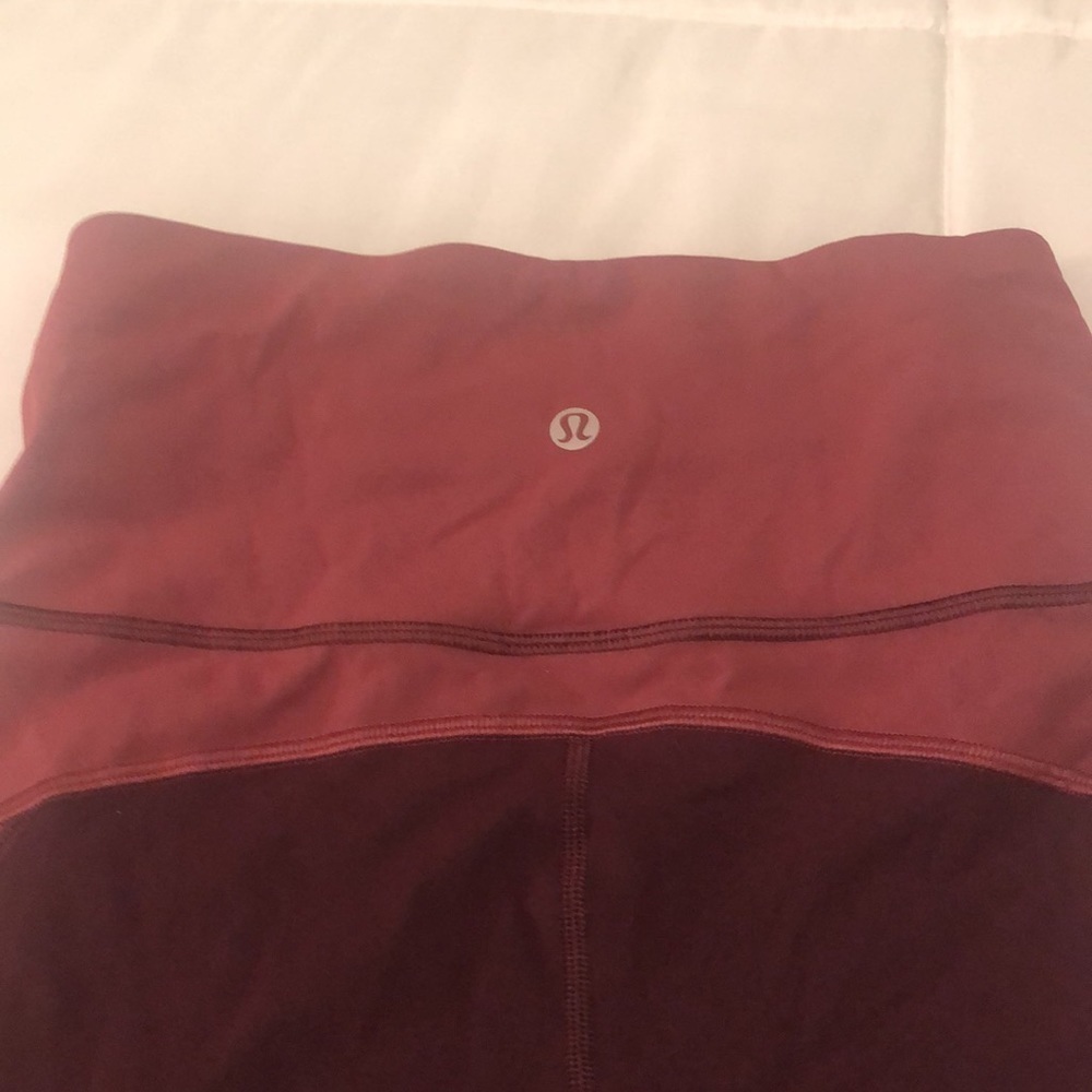 Lululemon Capri leggings in mesh mauves maroon - Picture 6 of 10